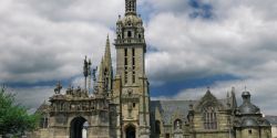 Sur la route des plus beaux enclos paroissiaux de Bretagne